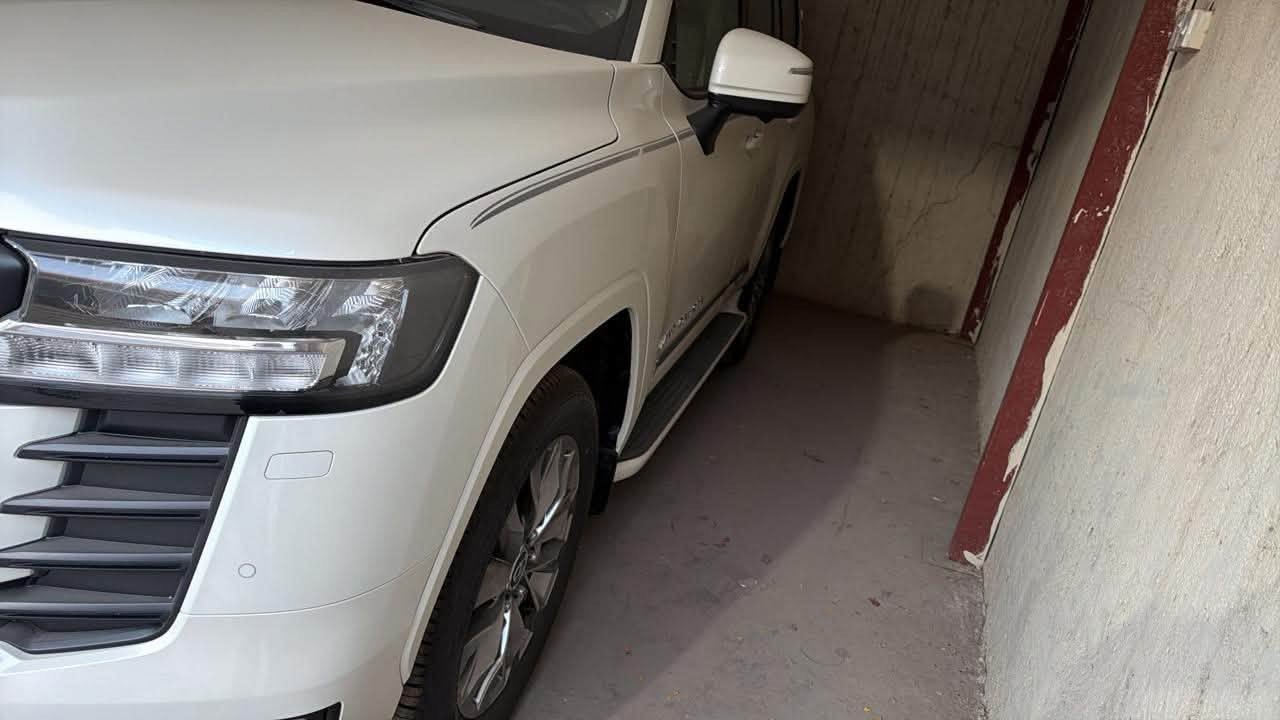 السلام عليكم
لاندكروزر GXR    موديل 2025 ضمان ساز.    عداد المسافة 0 كليو متر          للاستفسار ***********

