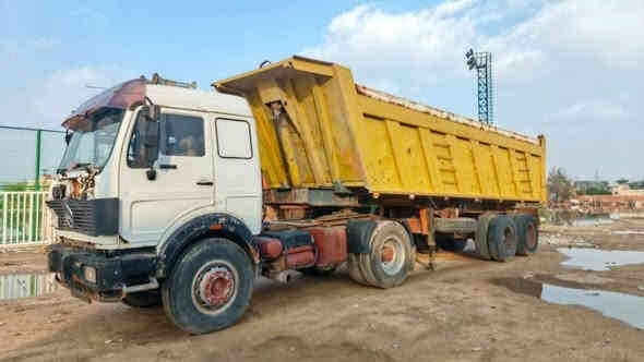 السلام عليكم سياره لبيع راس او عربانه البي مديل 88 مكينه 35دبل تيربو كير160برميل عربانه لودر ول سنويه بيه سنه او تنتهي السعر شدتين او بيه مجال بسيط  الشرايه يراسني او يتصل عل رقم ***********
