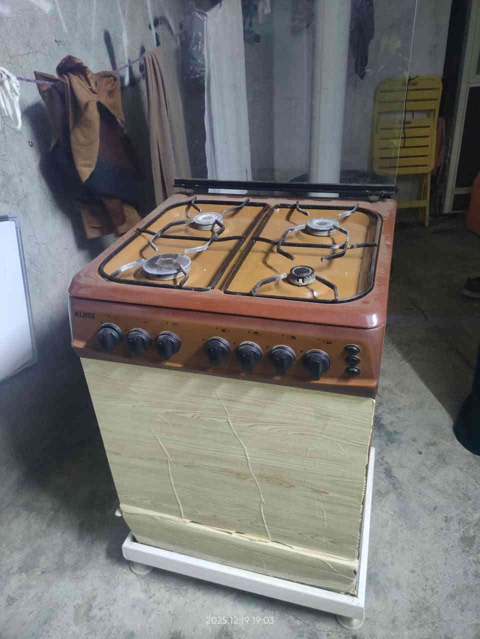 تەباخ چوار چجاو بۆ فرۆشتن
تەنها دەسکی فڕبەکەی نەماوە
 پاک و جوانە و کاملە
ناونیشان: کەلار کۆن
ژ موبایل ***********
