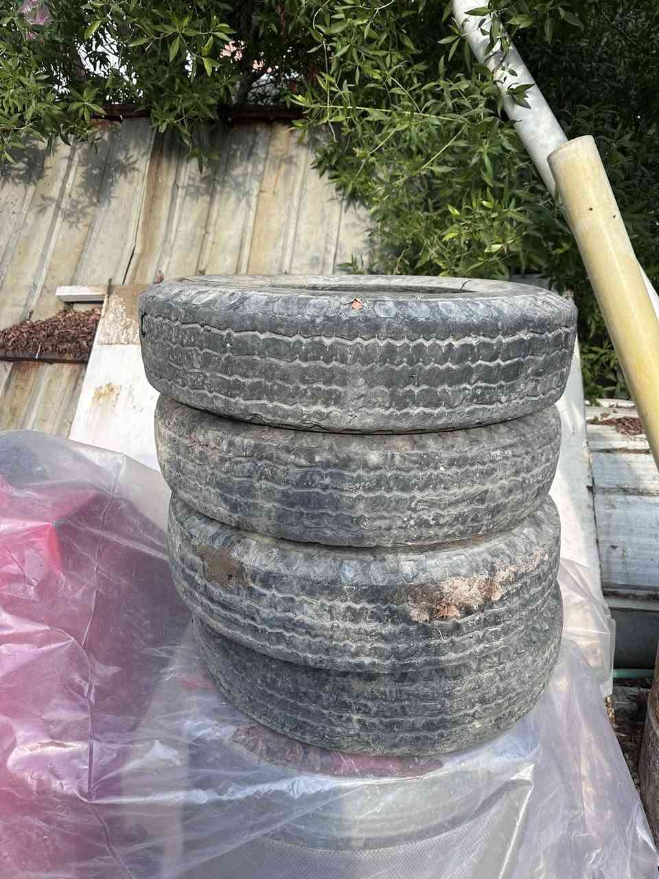 تايرات 700 على 16لاسه نص عمر مستعمل السعر 100الف لاستفسار ***********
