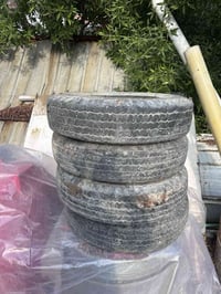 تايرات 700 على 16لاسه نص عمر مستعمل السعر 100الف لاستفسار 07726683711