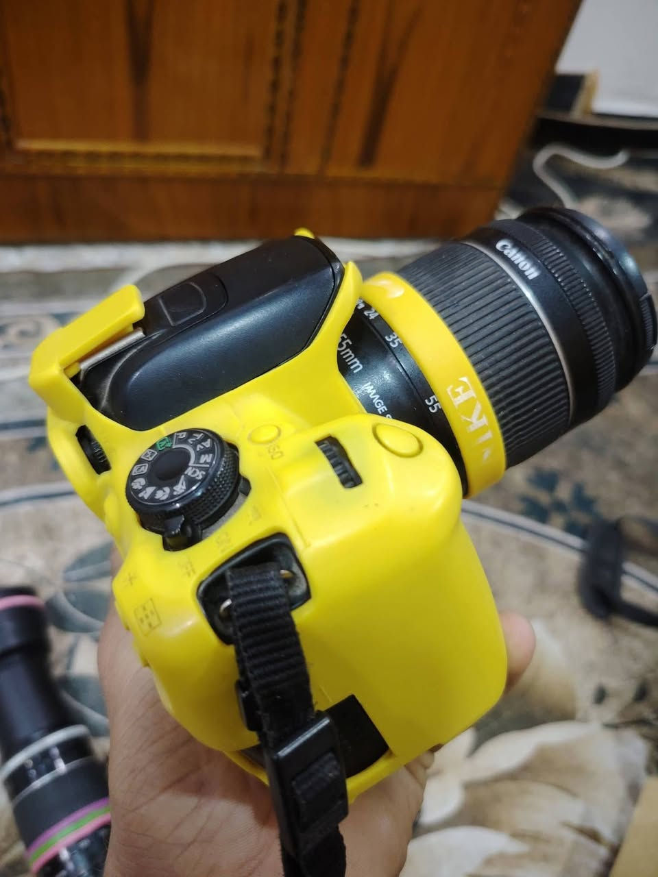 🔴﴿ كانون d700﴾🔴🔥             شاشة لمس متحركة الاصلية
الكامرة  أول استعمال اله بمحرم وكذلك آخر استعمال جانت مضمومة

مواصفاتها 🚀🚀

1 _ عدسة 55.18  ✅
2 - حزام كتف ✅
3 - 3 بطاريات ✅
4 -  شاحنه تدعم الشحن السريع ✅
5 - جيلاتين اصفر ✅
6 - كيبل وتوصيلات موبايل ✅
7 - رام 16جيجا  ✅ 
 فقط مرواس حسب القناعة والاتفاق والافضل تكون نيكون بالمراوس
ماعندي توصيل مكاني بغداد البلديات 
للاستفسار *********** واتساب
