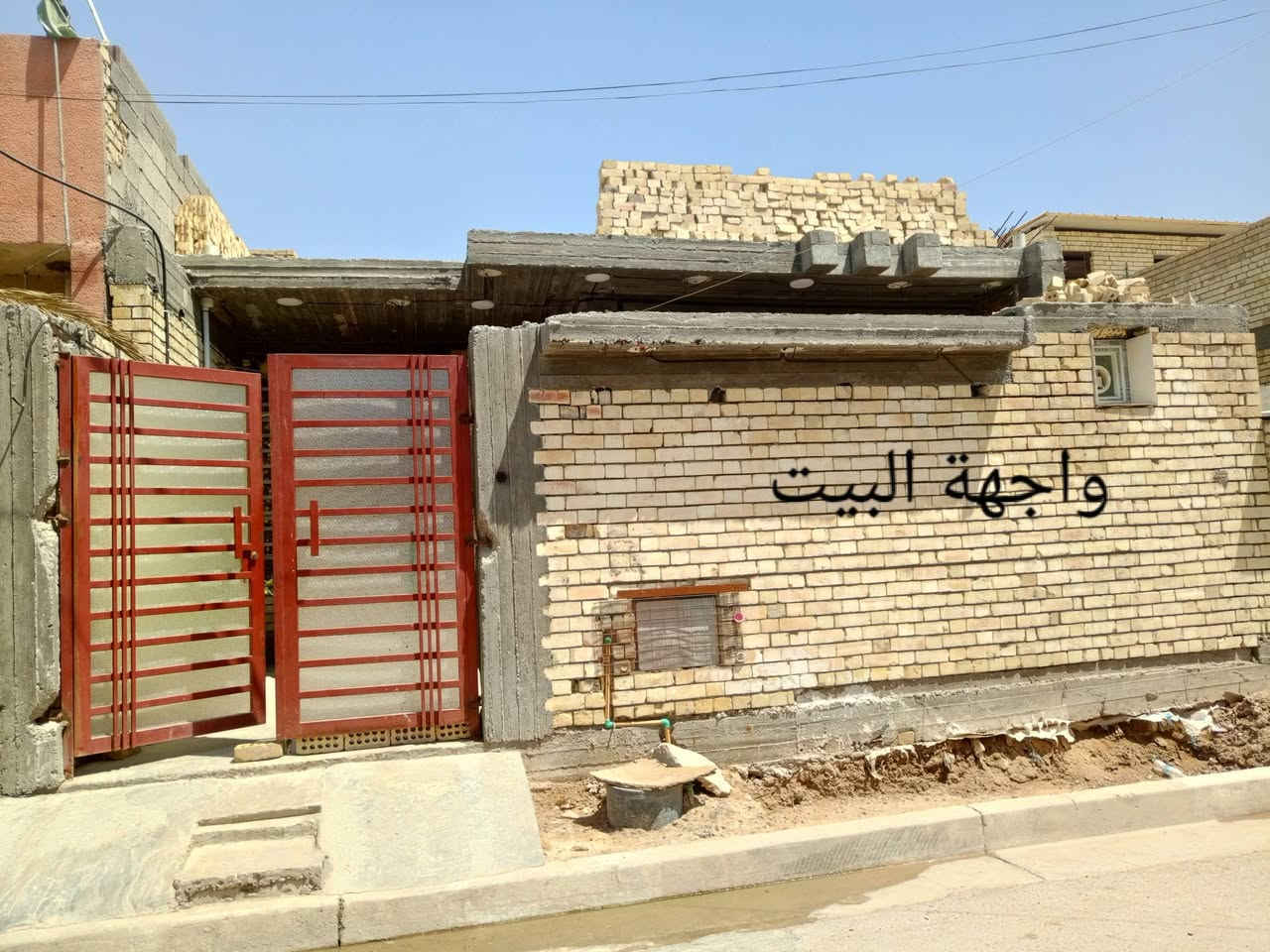 درا للبيع المساحة 180م العنوان سبع قصور شارع ابو علي فرع حسينية الزهراء من احلا شوارع كامل خدمات بنائة حديث بداية 2026 تجي وتشوف للاستفسار اكثر الاتصال ***********هاذة رقم صاحب الدار اني مكلف بل النشر
