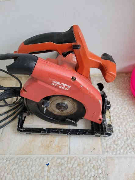 منشار قرصي ماركة هلتي الالمانية كهربائي حجم القرص ١٦٥ ملم ١٢٠٠ واط عزم قوي للبيع الشراي يراسلني او يتصل واتسب*********** توصيل موجود لكافة المحافظات
