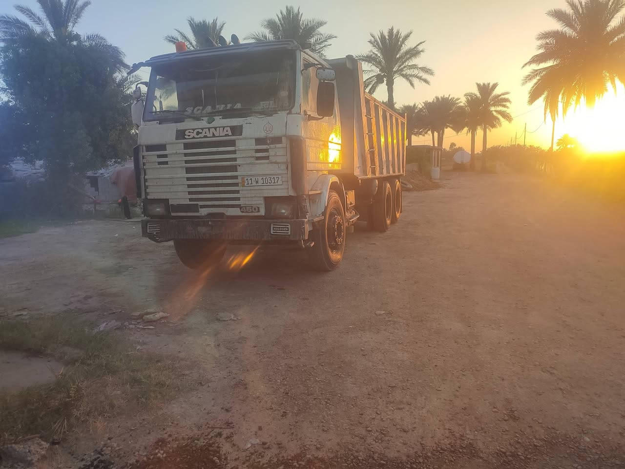 سكانيه قلاب موديل 92 تايرات فوك نص عمر مكينه 143---06 مجموعه باوجر رقم بغداد شرط تحويل بلادي  ***********
