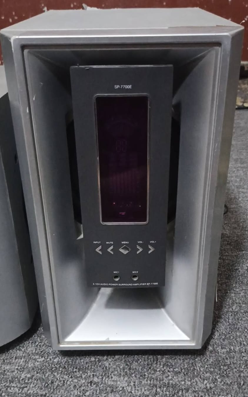 السلام عليكم ورحمة الله... مضخم دمام بهذا الشكل... شغال بالكامل ماعدا دگمة إلي تنصي الصوت واكفة... يعني تنصي من الموبايل... يشتغل أواكس... سعر ٣٠ الف


**إذا كنت صاحب هذا الإعلان وتريد حذفه لأي سبب، رجاءا أرسل رسالة إلى الدعم الفني**