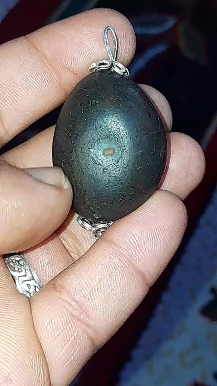 شهر رمضان المبارك عليكم جميعا 
داوودي قديم جدا حجر ملاكط سير فضه لون نادر اسود حجر شفاف تفاصيل أكثر خاص حجر للبيع بالخير ع صاحب النصيب 
بغداد


**إذا كنت صاحب هذا الإعلان وتريد حذفه لأي سبب، رجاءا أرسل رسالة إلى الدعم الفني**