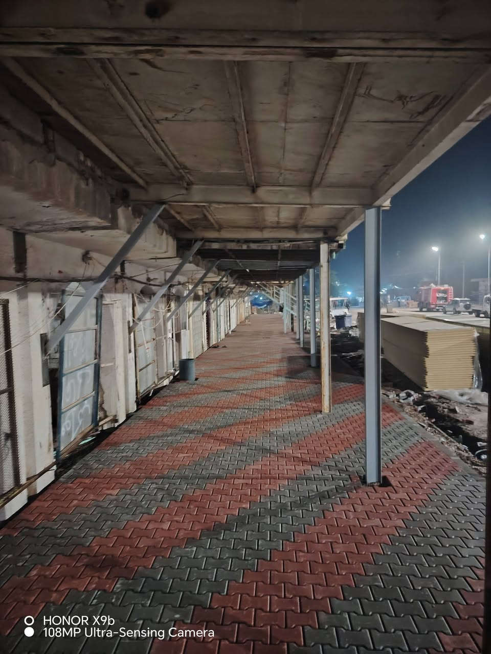 *********** عمل جميع انواع المقرنص والرصيف نشغل جميع المحافضات شغل درجة أولى تسليم مهندس
