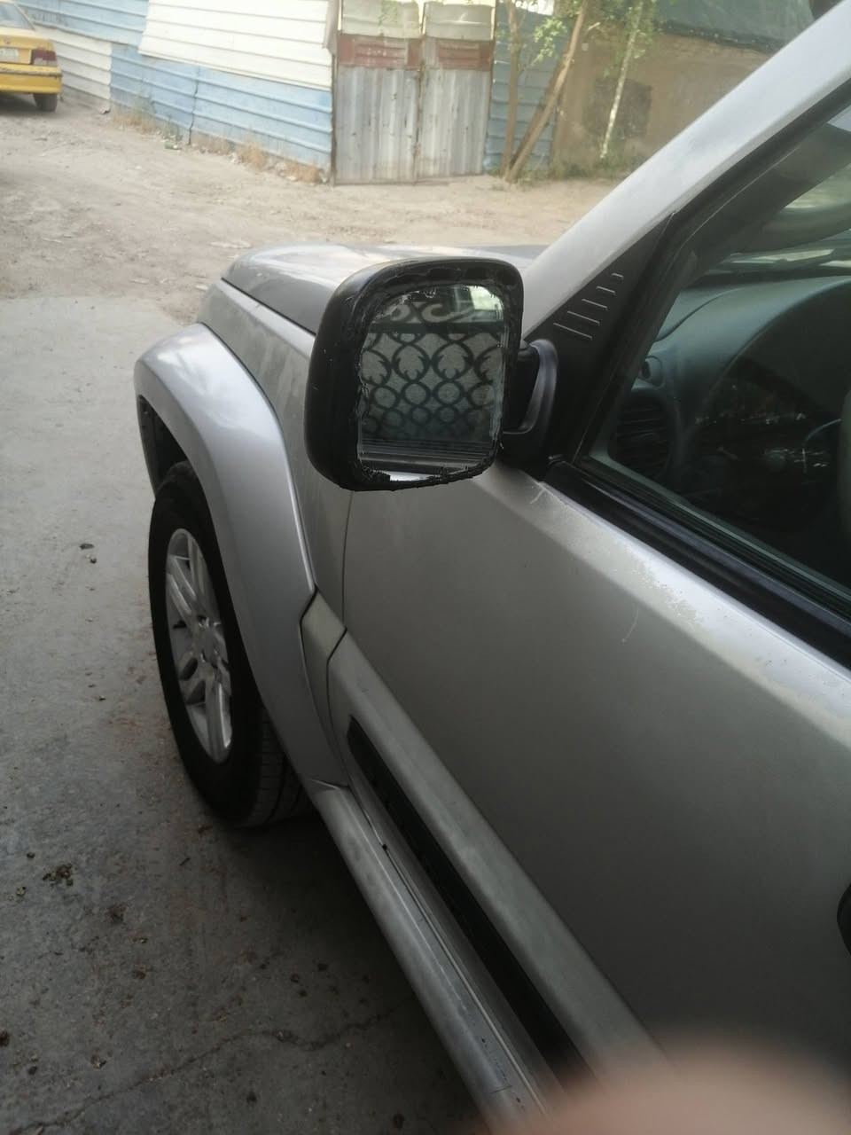 لبرتي 2005
رقم. سليمانيه سياره جاهزه بستثناء صدر
وباسمي والتحويل فوري للتواصل 
وتساب ***********
سعر 68 وبيها مجال بسيط @
