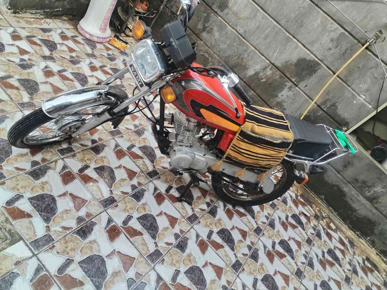 السلام عليكم اخواني مكلف بل نشر دراجه ربع كير نامه اصلي موديل 21 دراجه جديده مامفتوح برغي بيه دراجه بدون أوراق السعر 350 وبيه مجال قليل مكان دراجه بابل طهمازيه وهاذه رقم صاحب دراجه ***********
