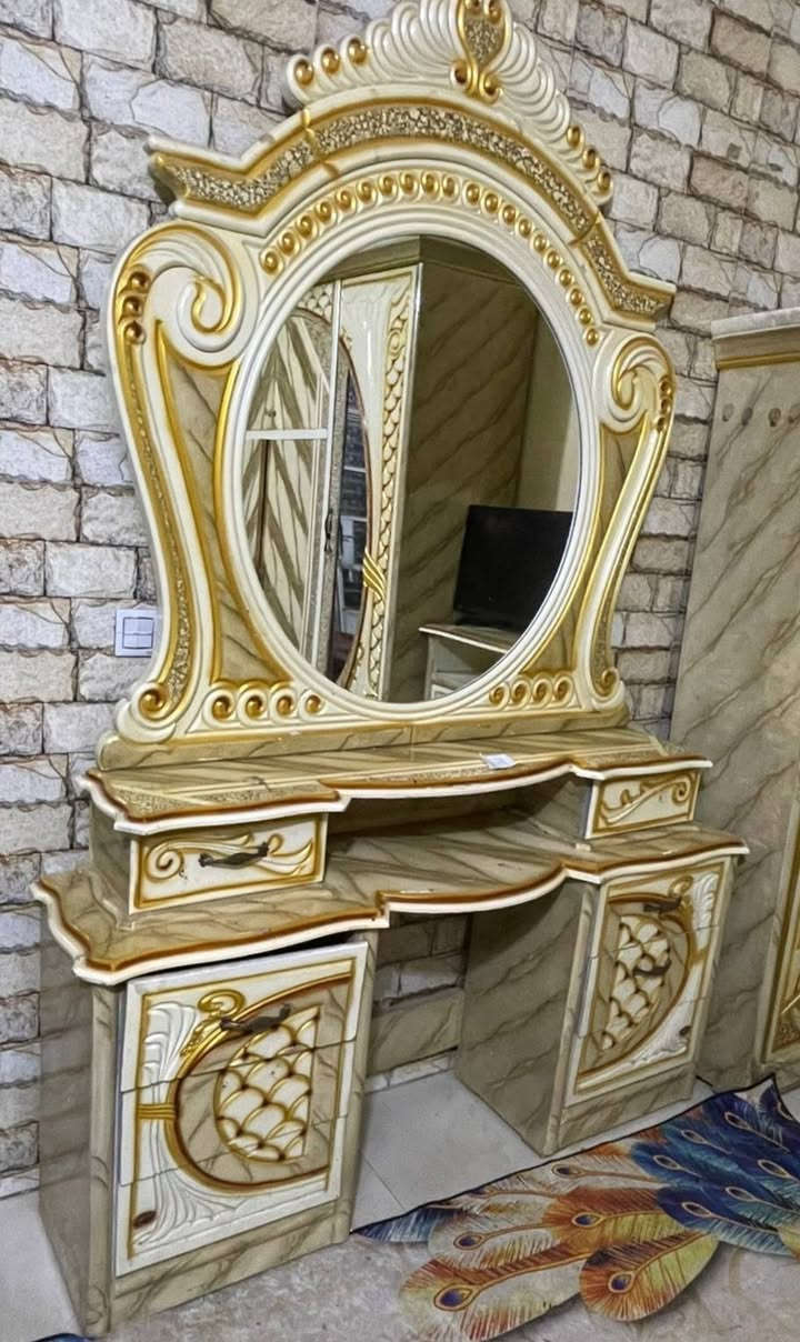 غرفة عراقية  تصميم تركي 
5 قطع الموقع  بغداد /البلديات /شارع المصرف /للتواصل ***********
