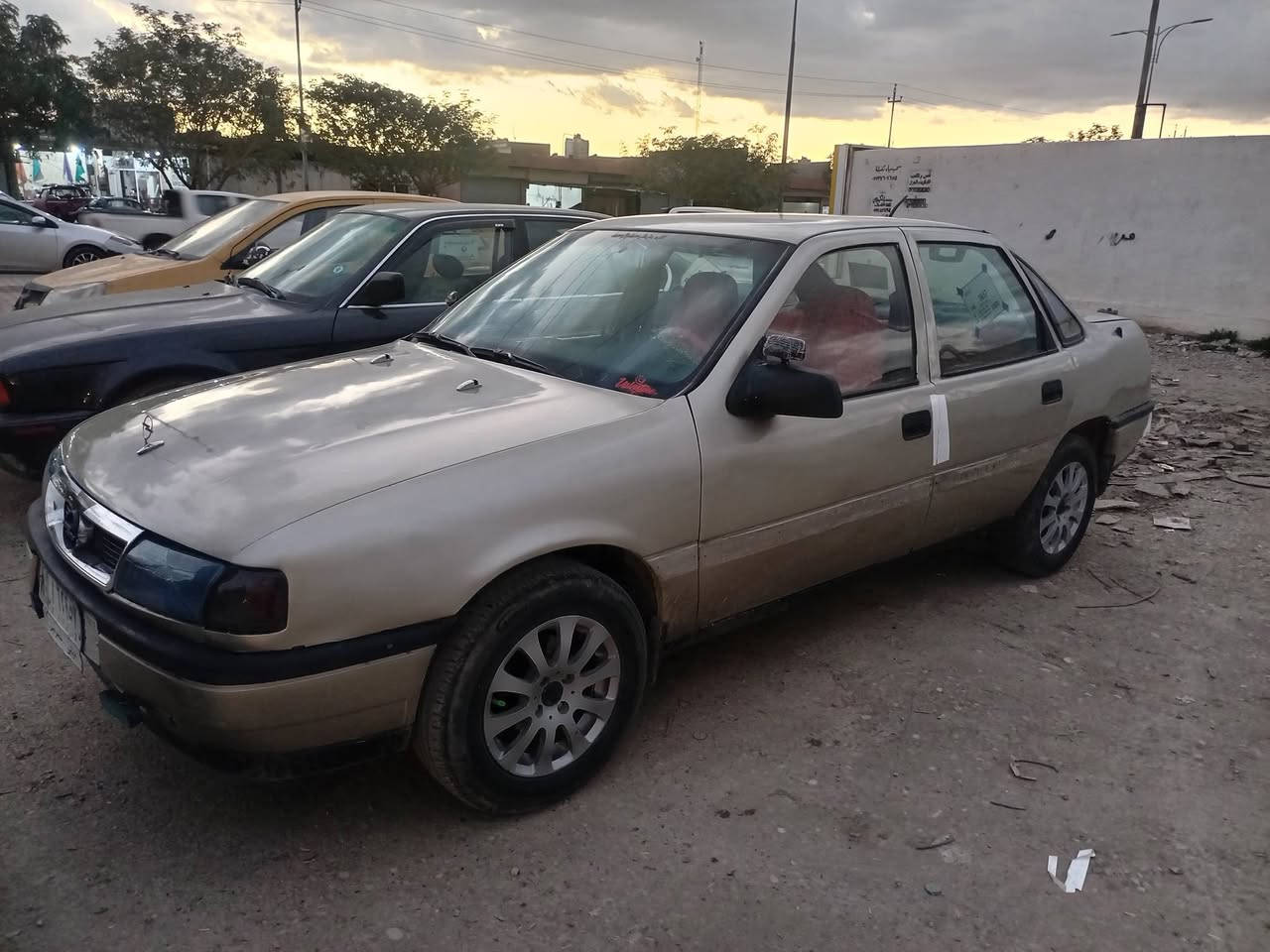 سلام عليكم  سيارة  وبل فكتره  رقم ديالى موديل 90 سياره حلوه  نقص السياره بس ترايش مال بيبان محرك لا صرف ولا بخار  سياره  كلشي شقال بيه سيار تخم تاير جديد  سياره تاخذ صافي  مني سعر 27 وبيه مجال  مكان السيارة ديالى جلولاء رقم الهاتف  ***********
