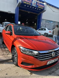 Volkswagen Jeta 2019 SE ‏  لون برتقالي بيه  البنيد مصبوغ وابواب  عكس س...