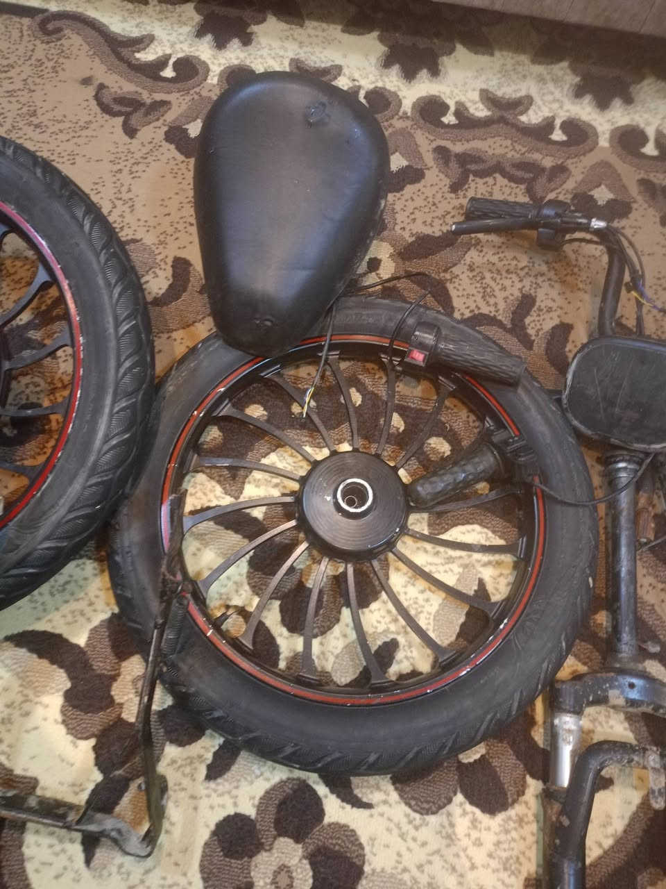 السلام عليكم اعرض ماطور شحن حجم 20+حجم 14
ويل عدد 2امامي وخلفي الخلفي شرط شغال مال 20+دبل امامي حجم 20ورقبه وستيرن وسكليتر شرط شغاله وقعاديه ودسك خلفي الاصلي شرط+دبل امامي حجم 14 اش تحتاج منهم راسلني خاص او الاتصال على رقم *********** مكاني موصل
