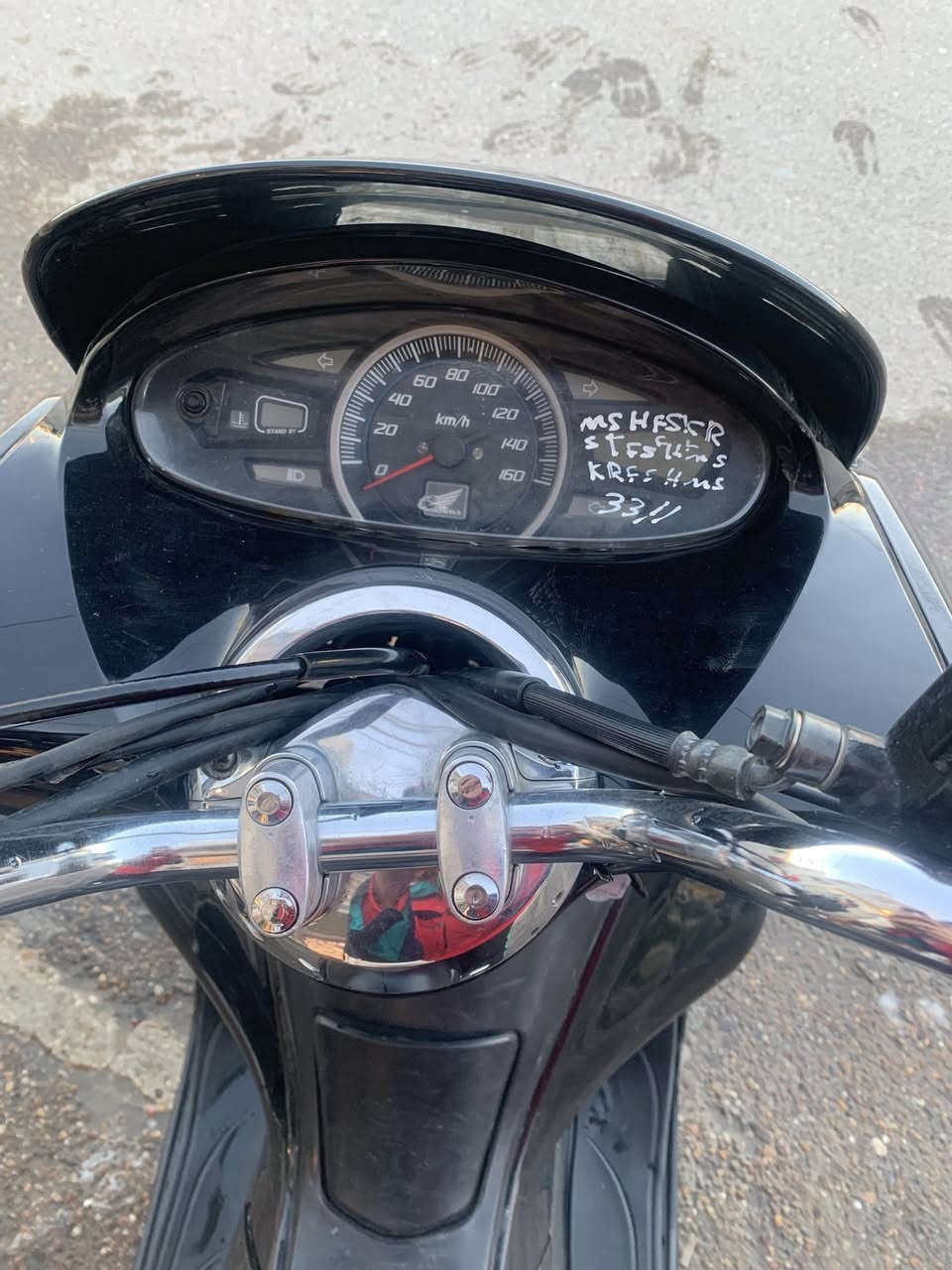 السلام عليكم بي سي اكس PCX جيل اول ياباني دراجة واضحة مكفوله من التاير لتاير 

كهربائيات كلهه شغاله 

حساس ستاند

حساس ازدحام

مكينه ناعمه حيل عبالك دراجة شحن

كفرات كله بلادي شخط ما بيها

دراجة ماشيه 22000

دراجة تتعب تكول جديده

عنوان/ بغداد حي الجهاد 

رقمي/ ***********

السعر/1400//مليون و اربعمية وبيها مجال للشراي
