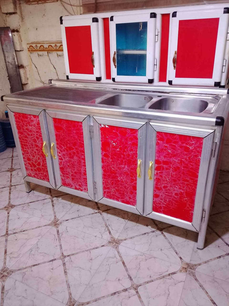 للبيع كاونتر 3 قطع نفخ مبطن متر ونص  وسنك متر ونص  نضيف  جداً سعر 260 العنوان بصره تاميم  للاستفسار *********** البصرة, العراق
