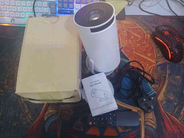 السلام عليكم 🌹 
وجبة بروجكترات جديد غير مستعمل
اذا تريد تكلب الحايط كله شاشة بدون متفلس هاي فرصتك
كلهن مفحوصات وشغالات 💯
مع ضمان شهر
كل الاجهزه تحتوي على منفذ hdmi اج دي لربط اي جهاز 
للعرض
اذا جان عندك لابتوب مبايل بلي اكسبوكس حاسبة او ستلايت او تي في بوكس كلهن ترهمن
التسلسل من الافضل الى الاضعف من اليسار لليمين
الي واحد فوك الاخ بالصور يعني نفس المواصفات ونفس الصورة ونفس السعر

الاول:
1080p 60hz or 786p 96hz 16:9
يدعم عرض المبايل من خلال واير الشحن
افضل واحد من ناحية نقاوة الصورة والالوان والدقه

السعر 75 الف

الثاني والثالث:
720p 60hz 16:9
يدعمن عرض المبايل من خلال واير الشحن
الالوان. 90% تشبه الوان الاول
الوان حلوه و دقه جيدة

السعر 50 الف للواحد

الرابع:
480p 60hz 3:4 
الوان و دقه جدا قريبه عله الثاني والثالث
و يدعم عرض المبايل من خلال واير الشحن 

السعر 35 الف

الخامس و السادس
480p 60hz 3:4
لا تدعم عرض المبايل من خلال واير الشحن 
الوان جيدة جدا بالنسبة لسعره

السعر 25 الف للواحد

الاسعار نهائيه رجاءً اي عموله ماكو

العنوان: بغداد السريدات الجديدة وره صيطرة الشعب 
توصيل متوفر لكل المحافظات 🚚 

للحجز على الخاص او واتساب:
*********** بغداد
