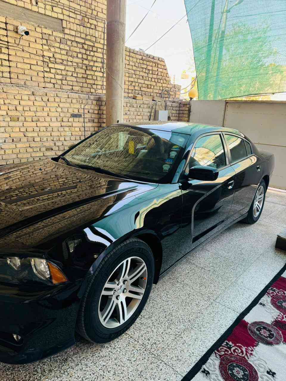 السلام عليكم
جارجر 13 
 أصل خليجيه 
لون اسود
رقم أربيل دولي تحويل 
داخل عسلي سياره كفاله من الخدوش والرصعات  بيها فقط صبغ الجامغ الخلفي بدون حادث  عليها ادمه كامله من تخم تاير نوزلات ابلاكت لايت زنون مكان السياره العمارة ميسان 
***********
