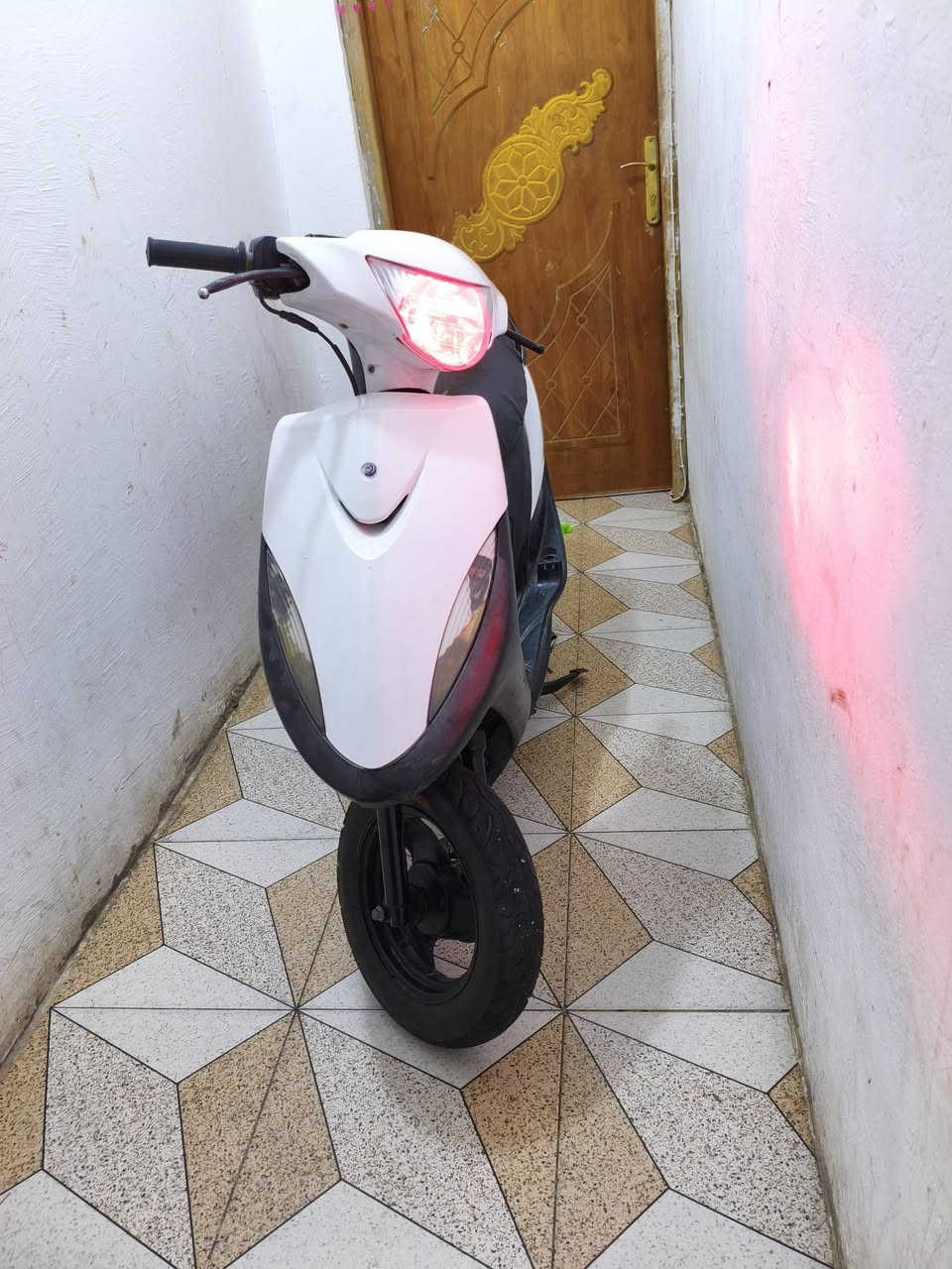 ماكس جديده كلهة شغاله سلف هندر اشاير سكنات ما مفتوحه مشي نهضه خير من الله بوشه 49 ابلاديه لايت عالي وناصي دبلات امامي وخلفي ابريكات اماميه وخلفيه جاهزه اخت الرمبه نعومه كلش حلوه كفرات اصلي حواضن اصليه عدادات الكهربايات كلها شغاله لا تبخير لا تنقيص جاهزه شرط الفحص ما بيها اي نقص مكان حيانية شارع السيد سعر 575 رقم ***********
