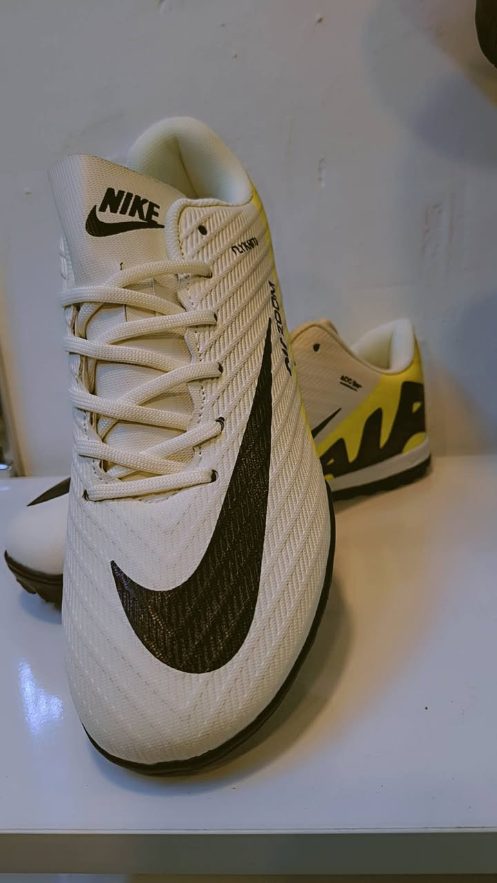 #اثير_للاحذيه_الاوربيه_باله_والجديد
تم وصول بضاعه جديده 
لابجين نايك اير زوم اصلي فيتنامي 
لابجين مسي  موديل جديد 
لابجين ريكي 
لابجين نايك ايراني 
كسرات 
جواريب سيلكون 
لفاف بانذج 
صفرات حكم 
كفوف حراسه 
طوبات كره قدم جديده 
العنوان / حبانيه سيسي سوق العصري مجاور قاعه البوريشه
هـ/***********
