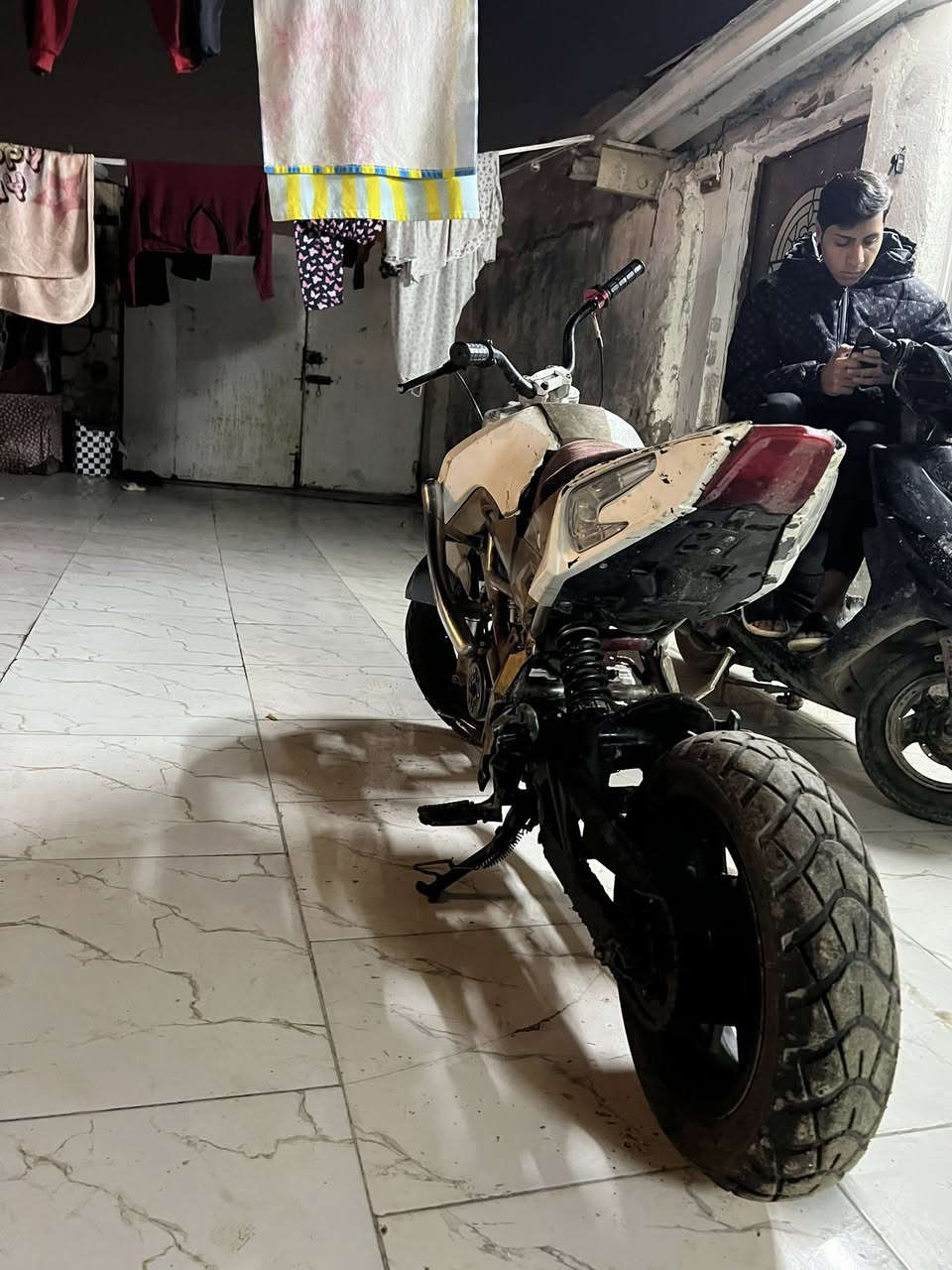 سلام عليكم فرخ بطح للبيع شغاله مكينه خرسه بس بريك مابيه يرادله ترتيبات بسيطه شغاله شلعه وسرعه فول مكينه ايراني مكاني بصره سعر 250 بيه مجال ***********
