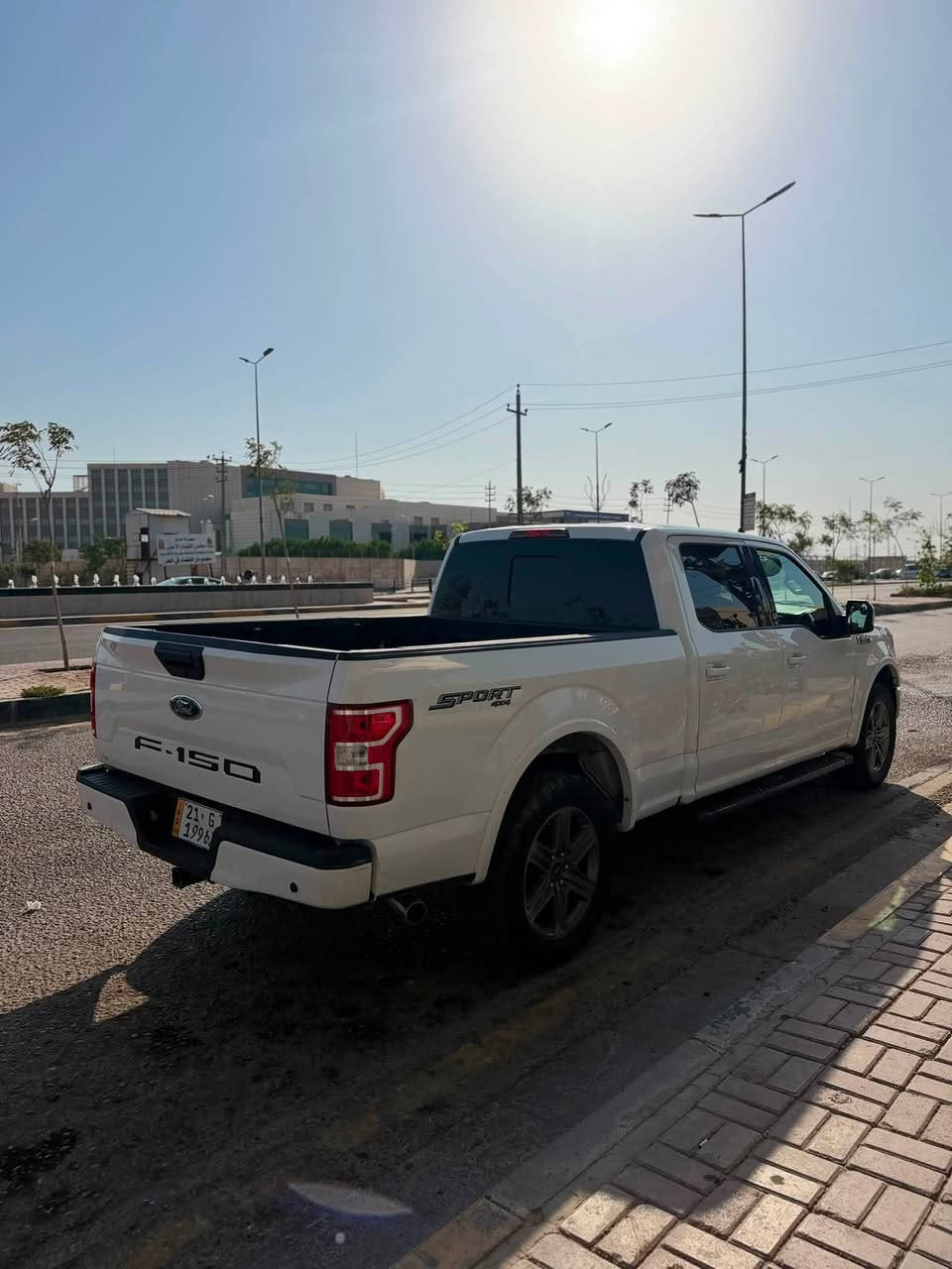 فورد f150 2020xlt للبيع
السيارة بأسمي تحويل مباشر 
عداد المسافة 41 الف 
السيارة فول مواصفات ما عدا البانورما 
رادار امامي 
كامرة دوارة 
ابل كار بلي 
فور ويل 
ثلاث انظمة قيادة 
تدفئة مقاعد 
مقاعد كهرباء 
تحكم بدواسة البريك والبانزين 
السيارة عليهة منضومة زنون خرافية
بيها كتاب تظليل 50 ب80 
مكينة V8 5000
السيارة جدا نظيفة وبحالة الوكالة
وعليها ادامة مكينة كاملة
مبدل بيهة نوزلات وبلكات وكالة
وعلية تنظيف غرف احتراق ومجموعة البانزين
دهن السيارة قبل يومين مبدل موتل درجة اولى
وبيهة داش كام اصلي تربط بالتلفون  
وعليهة برمجة سييفتي للمكينة وللكير 
:السيارة بجم كبس حادثهة فقط 2 ابواب
السيارة مال جناي واي نقص ما بيهة كير ومكينة بالكارتون  والمكينة نشطة كلش 
سعر السيارة 237 ورقة 
لاستفسار اتصال ***********

