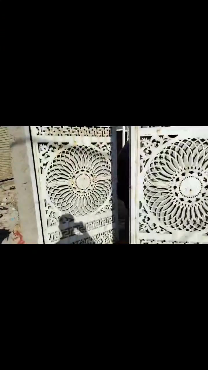 بيت لليجار مساحه 200 متر استقبال ومطبخ وغرفتان نوم صاله و حمامات عدد ثنين الطابق الثاني غرفتين وصاله مكاملاةسعر الايجار500 الف رقم الهاتف ***********

