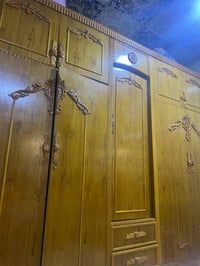 دولاب ٥ أبواب • بالمُلحق • قابل تفاوض