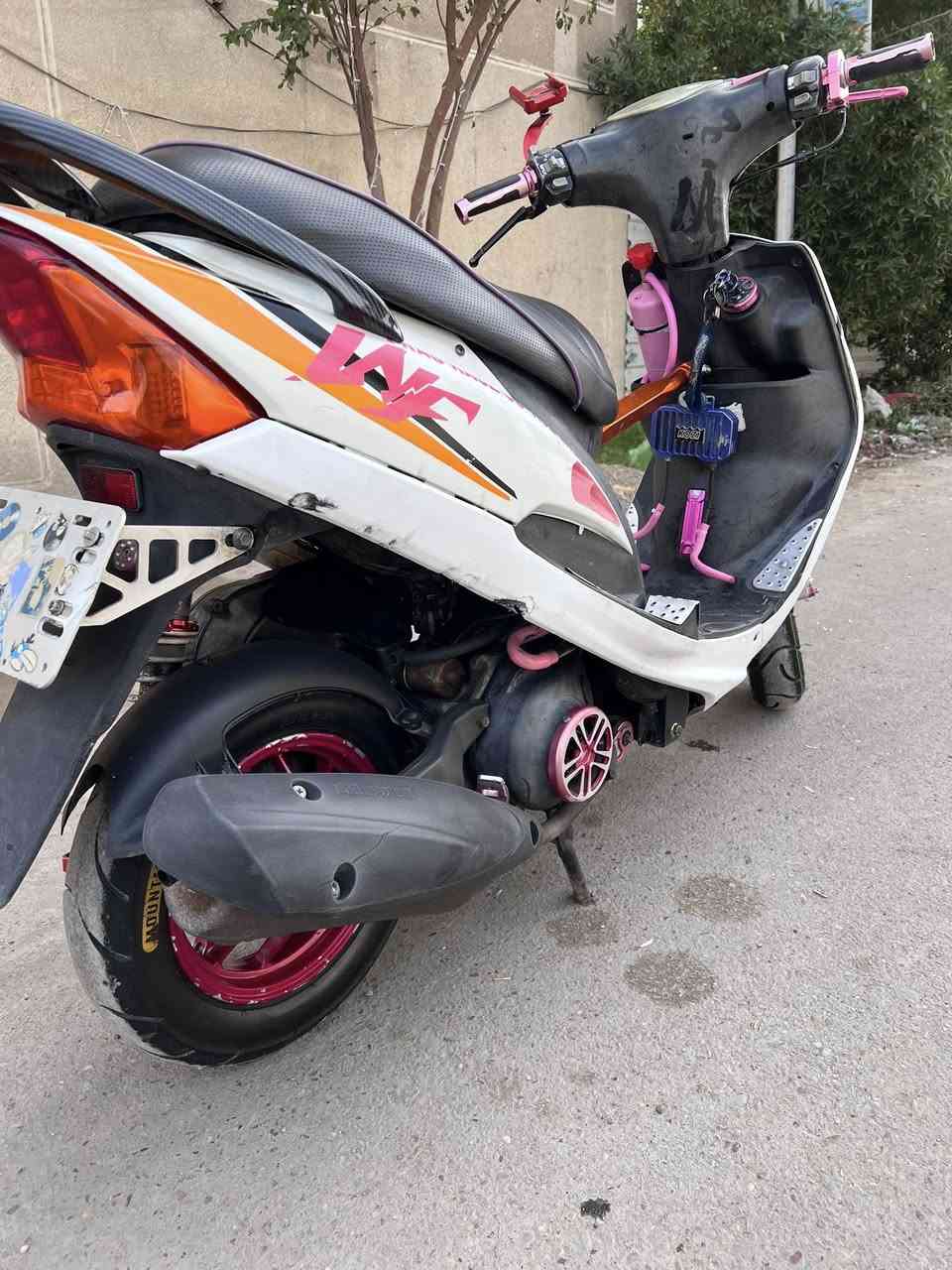 السلام عليكم الدراجه للبيع مكاني البياع
مكينه بلاديه بالملح برغي ممفتوح بيه 🩷

يدات اصليه 🖤
ويل عنكبوت اصلي 🩷
صدر امامي خلفي اصلي 💚
كفرات مال اربعه ختم واحد  اصلي💙
قبق فلاوين اصلي🩷
قطره مال اكسل اصليه🩷
قطره دهن اصليه🩷

والميعرف بالرياضي ليطب خاص اصلن👍🏻

السعر خاص 
***********
