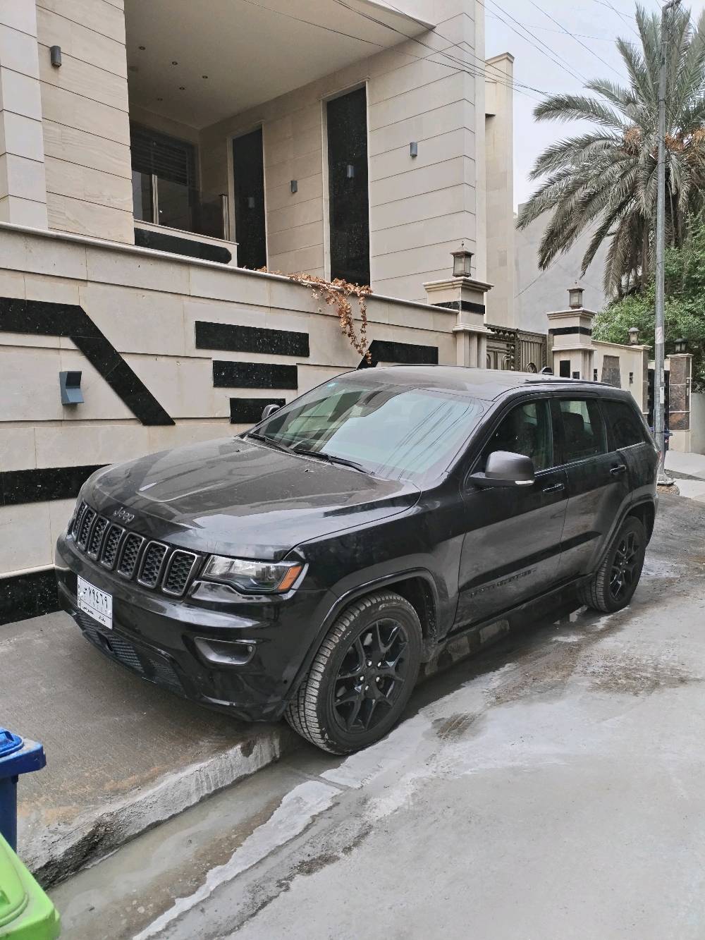 جيب كراند شيرو كي الفئه الثمانينيهth80  موديل 2021 وارد ماشيه 42 ميل  رادار امامي بيها صبغ نص احزام اثر شخوط  حادثها الجاملغ الايسر   لغود شاصي  ايرباكات كلهن مكفولات السياره باسمي واني مستوردها واني مصلحها .سياره ماناقصها اي شي   مراوس برادو  حسب الاتفاق  عنواني بغداد 