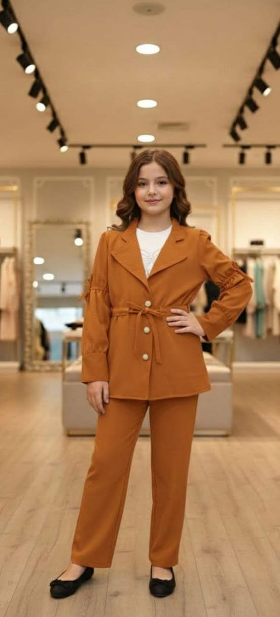 الأنوثة لها عنوان… واختاريه عند [ شانيل ستور ]✨️🌸

طقم بناتي 3 قطع✨🩷

خامة هوريم دابل تركي🇹🇷

القياسات 10–12 سنة💜

   للحجز يرجى مراسلة الصفحة ⭕️

خدمة التوصيل متوفرة لجميع مناطق العراق🚚


**إذا كنت صاحب هذا الإعلان وتريد حذفه لأي سبب، رجاءا أرسل رسالة إلى الدعم الفني**