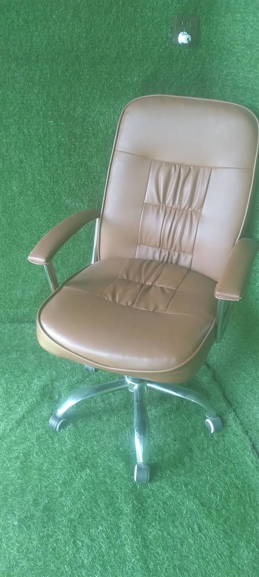 سلام وعليكم.......
مرجوحه تركي نضافة ٩٠% لاشمس ولا مطر ضاربها كامله دوشك وفرشه قمريته كامل داخل بلكونه مقبطه مابيها ولا خياس سعرها ١٧٥ الف وبيها مجال شي بصيط
كرسي رئاسي اخو جديد شي بصيط مستعمل سعره ٧٥ الف وبي مجال بصيط 
ر.ت ***********
