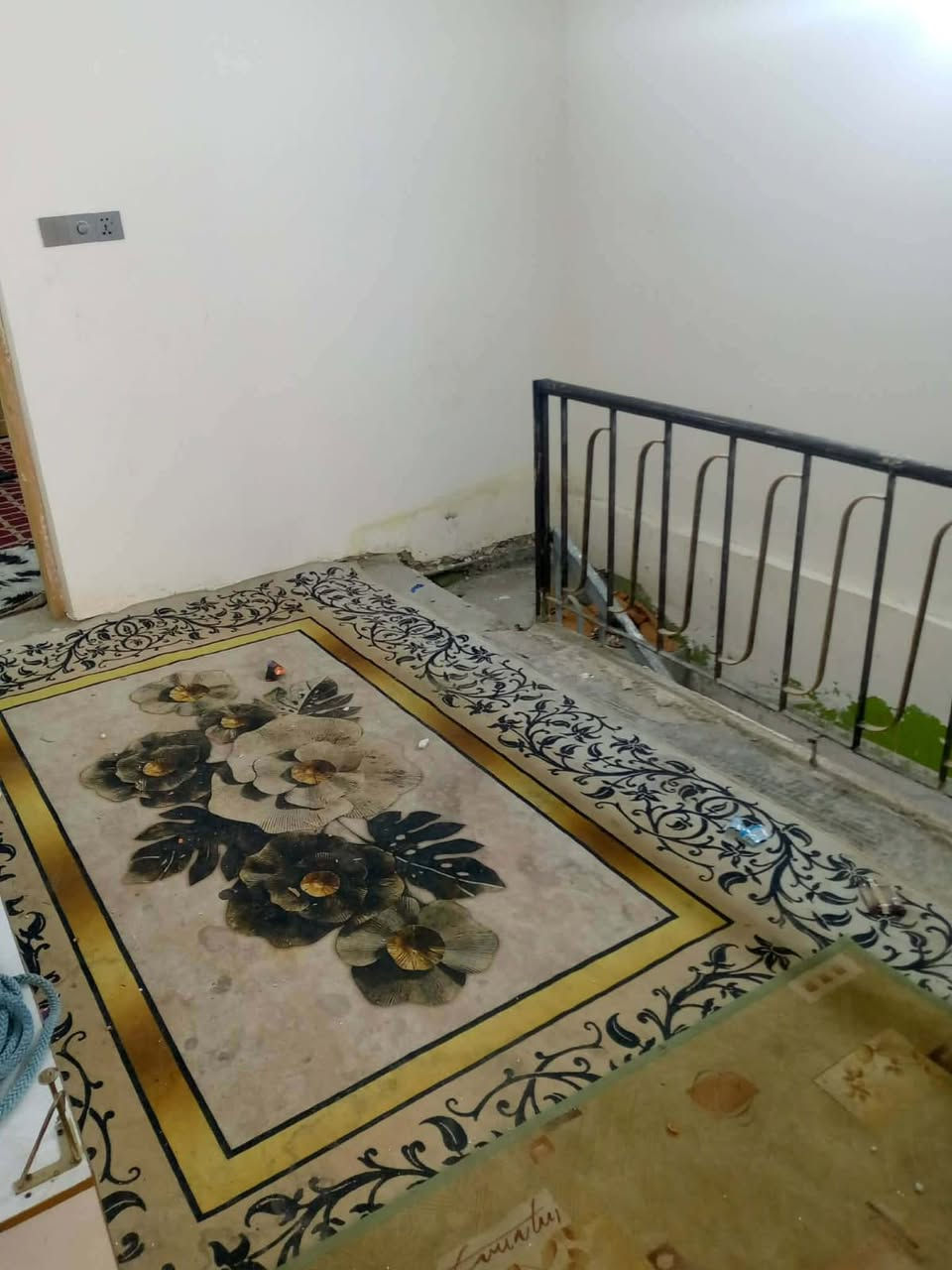 السلام عليكم دار للبيع تجاوز المساحه 60م مسلح جديد فارغ مكان بغداد الجديدة النعيرية قرب حسينية الزهراء للاستفسار مكتب البراق للعقار ***********
