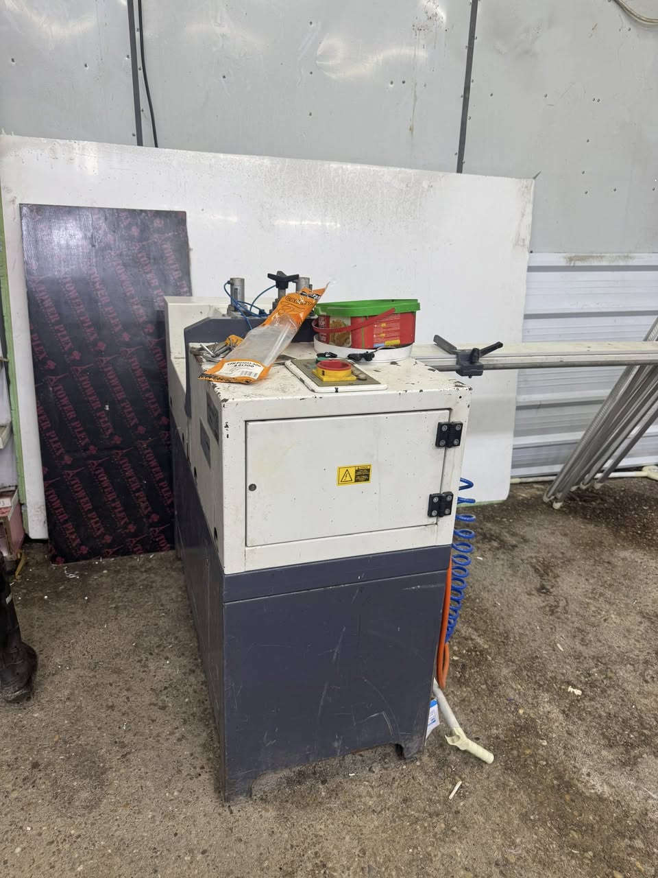 السلام عليكم.
للبيع معمل pvc نوع اوزليك تركي كامل 5 قطع كتر+لحيم+فريزه+ماسكه 3 فيز عدا الكاويه سنكل لاتصال *********** المكان بغداد زيونه
