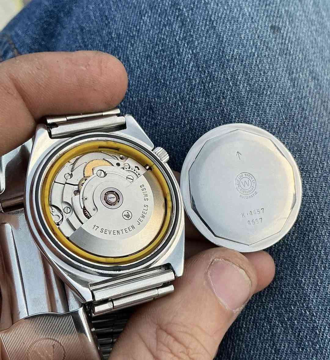 السلام عليكم ساعة وستن سويسري اصلي 
انتاج قديم 
نظافة تامة لوك
تاريخ شهر ويوم
مكينة 17 حجر
سير معلم وستن
160 الف


**إذا كنت صاحب هذا الإعلان وتريد حذفه لأي سبب، رجاءا أرسل رسالة إلى الدعم الفني**