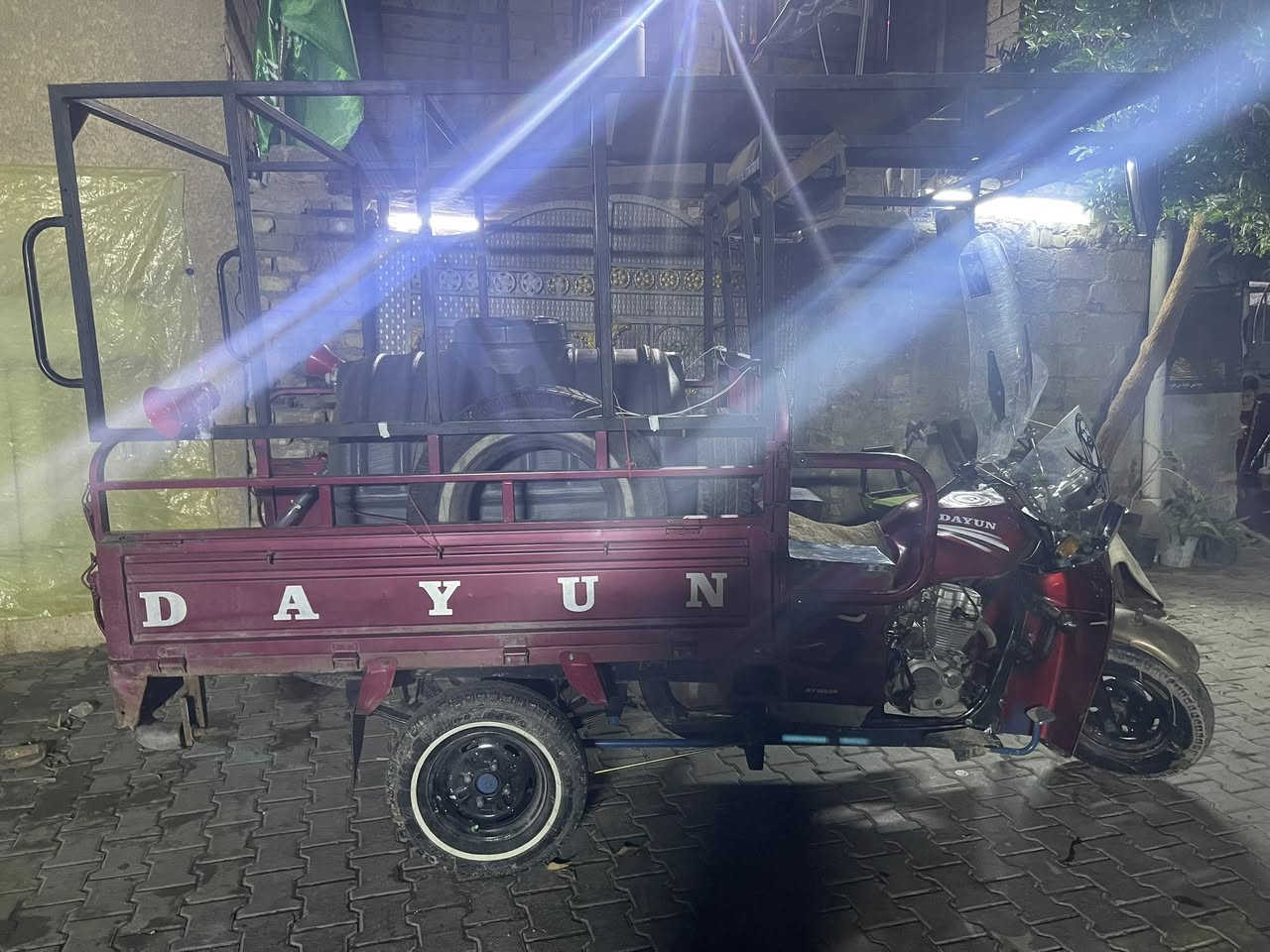 لام عليكم ستوتة للبيع مديل 20 كهربائيات شغاله مكفوله أوراق كامله ماعدا التانكي ولدمام تخم تاير جديد *********** 
مليون أو 750 أو بيها مجال
