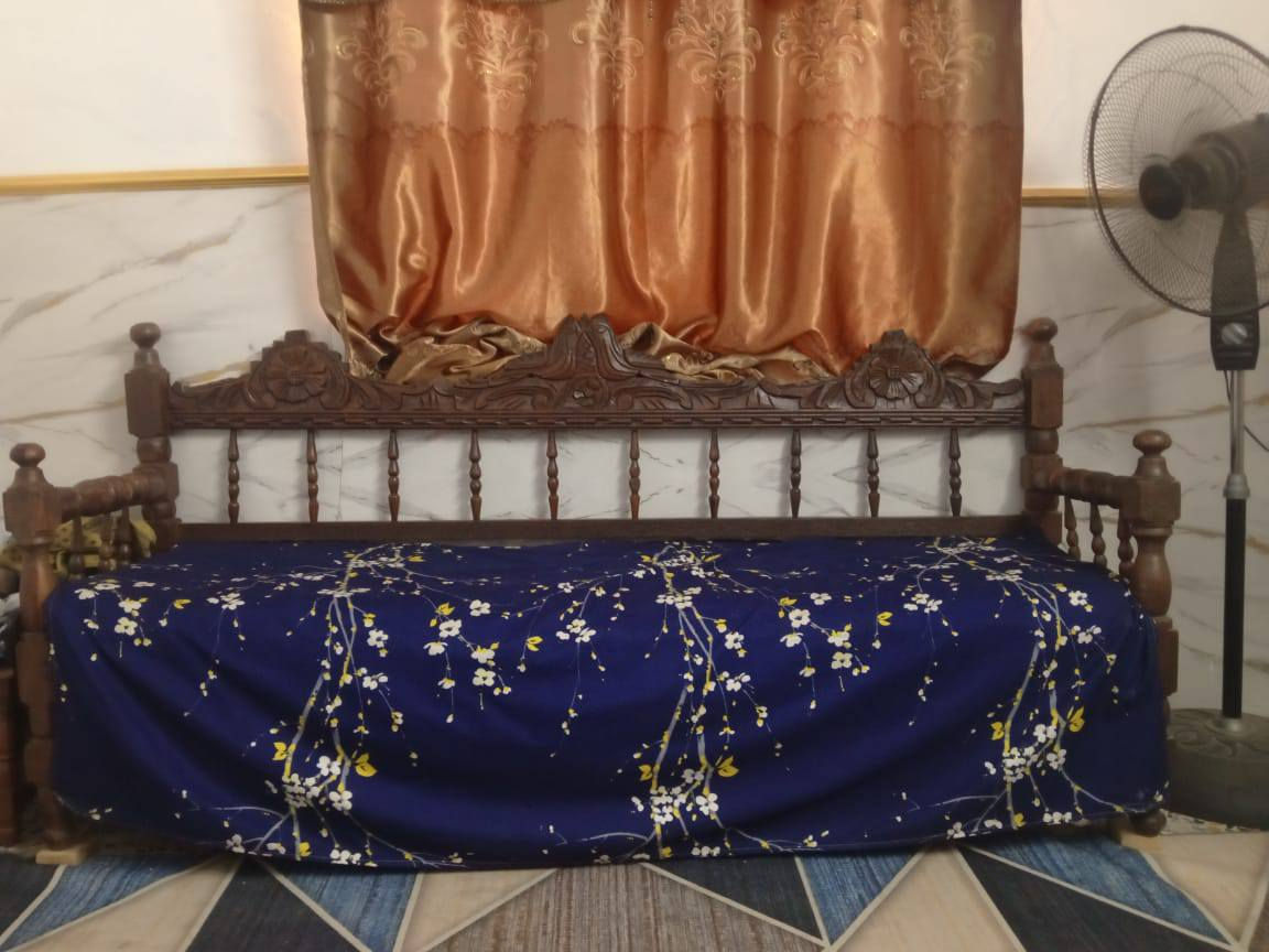 السلام عليكم قنفات للبيع عدد اثنين السعر 60 المكان الحريه الاولى الرقم ***********
