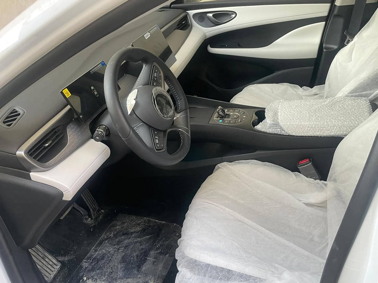 السلام عليكم 
byd sel5 سيل5 
2025 زيرو غير مستخدمه
رقم بغداد مثبت لوحات
بأسمي 
بصمه وكارت وارضيات
 وغراضها كامله 
مكان السياره بغداد الكراده
غير متواجد على الفيس
السعر 21500000 مليون
للاستفسار الاتصل على الرقم
***********
