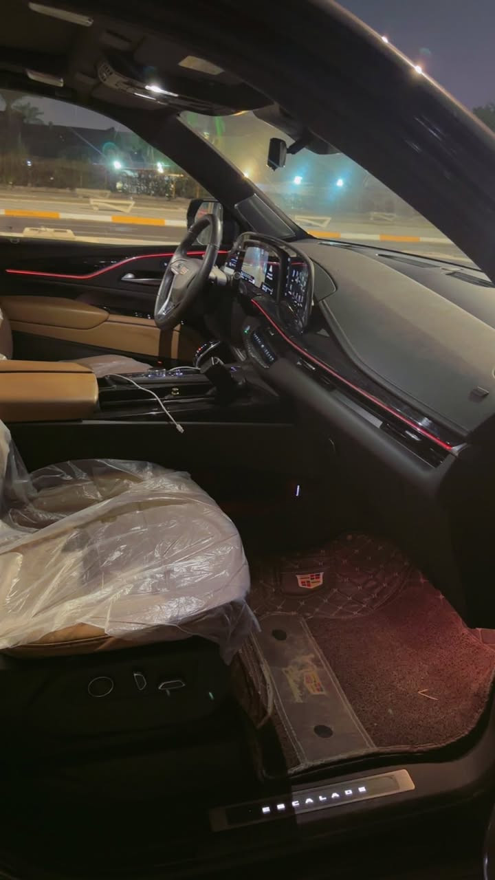 كديلاك خليجي مديل 2023 مغلفه السياره فول موصفات عدا المساج  ماشيه 44 السياره كفاله عامه عدا الباب بيهه كرت اثر طلقه وصور طلقه موجوده   السياره جديده لوك     السعر 755 بيهه مجال الطيبين عنوان الامين شارع النواب 
*********** بيع فقط بدون مرواس
