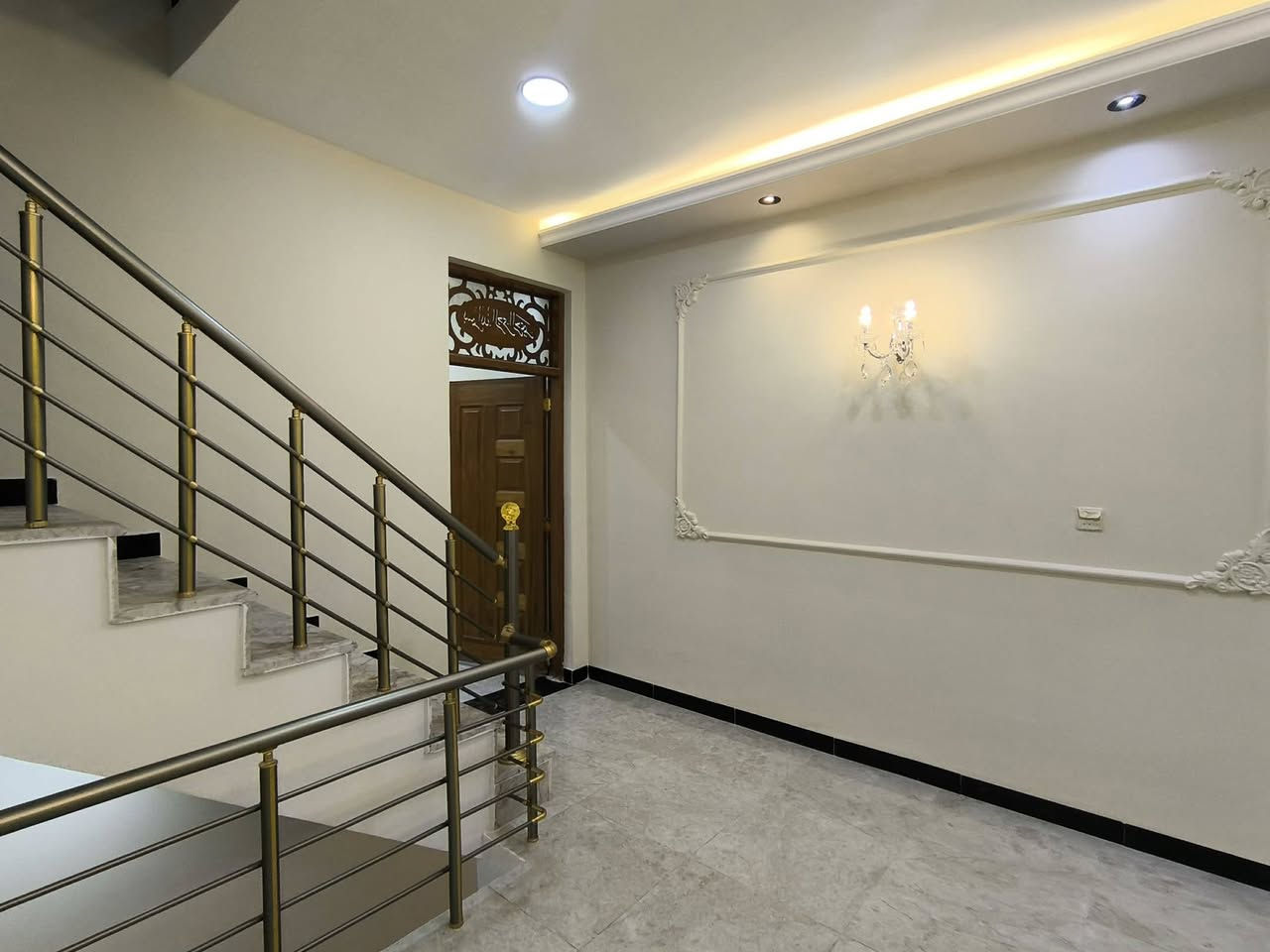 🏡 للدار البيع🏡
📍 الموقع: الغزالية شارع المشجر – مربع تازه عرض الشارع ١٢متر 
📏 المساحة: ١٠٠ متر
🏠 الطابق: طابقين وبيتونه 
وصطحين 🌟

✨ الديكور: حديث جداً ومصمم بذوق عالي
🚪 دخول البيت من جهتين — ممر واستقبال 
🔧 البيت جاهز للسكن 

📞 للاستفسار: ***********
