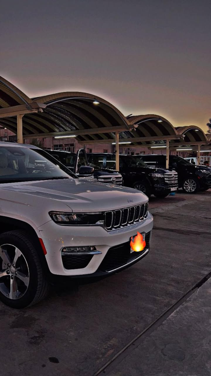 السلام عليكم 
النوع/ جيب كراند شيروكي 
الموديل /2023
اسم الوكاله /هارلم
——————-
المواصفات
———————
شاشه 
تحكم ستيرن 
كامره 
رادارات 
مثبت سرعه 
سبورت 
تشغيل عن بعد 
فتحه 
مري شفط 
داخل جلد 
——————-
السياره بحاله الوكاله 
كفاله عامه 
فول limeted
السعر 390 وبيها مجال 
للاستفسار *********** واتساب 
الاتصال ***********
