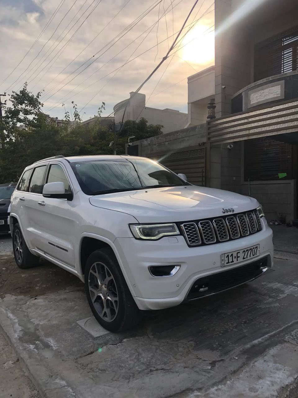 جيب اوفر لاند :2020 (خليجي) 
المحرك : V6.  3.6L فول فول 
لون:ابيض ماشية 53
رقم بغداد تحويل ثاني يوم
 
المواصفات :
* دفع رباعي 4x4 . 
* شاشات 3
* سقف بانوراما . 
* شاشه كبيرة 8.4 انج . 
* نظام الخرائط (GPS) .
* نظام التعليق هوائي (جكات) . 
* ستيرن كهربائي . 
* المصابيح الأمامية زنون .
* كشافات الضباب زنون .     
* تشغيل عن بعد .
* صندوق كهربائي .
* داخل مشمشي  .
* حفظ وضعيات الجلوس (ميموري) . 
* المقاعد الأمامية كهربائية .
* المقاعد الأمامية تبريد وتدفئة .
* سستم صوت الباين. 
* حساسات أمامية
* حساسات خلفية . 
* كاميرا خلفية .
* تدفئة ستيرن . 
* بخاخ ماء على المصابيح الامامي.
* المرايا الجانبية قابلة للطي .
* مرايا متحسسه للضوء العالي . 
* مقود السائق من الخشب . 
* بلوتوث تلفون . 
* محدد سرعة . 
* نظام التشغيل والاطفاء الاوتوماتيكي ( Auto Start System ) .

السعر: 31
للاستفسار: ***********
العنوان: بغداد
