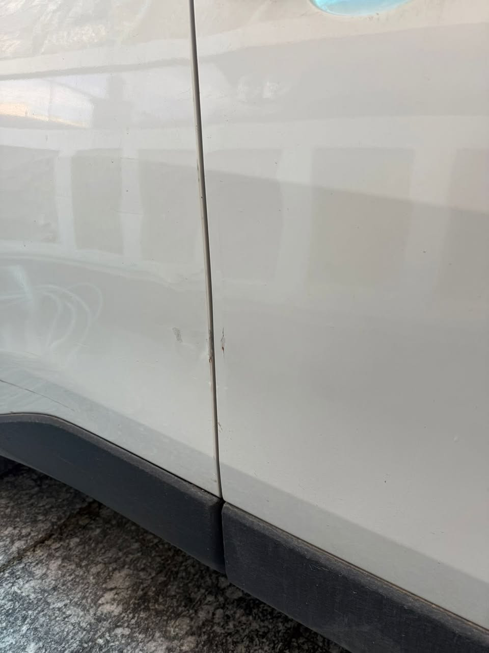 السلام عليكم
كورلا كروز هايبرد 
ساس SAS أم الضمان بطارية 8 سنوات ضمان 
رقم إربيل تحويل ثاني يوم 
ماشية 21 الف كيلو متر 
بيهه بعض الملاحظات موضحة في الصورة 
السياره فول شاشة 
كامرة خلفية 
سلايت 
تحكم أستيرن 
تبريد قطعين 
السعر 18.200 الف دولار وبيهه مجال 
مكاني بغداد شارع فلسطين 
رقم الهاتف ‭0771 753 8272‬
