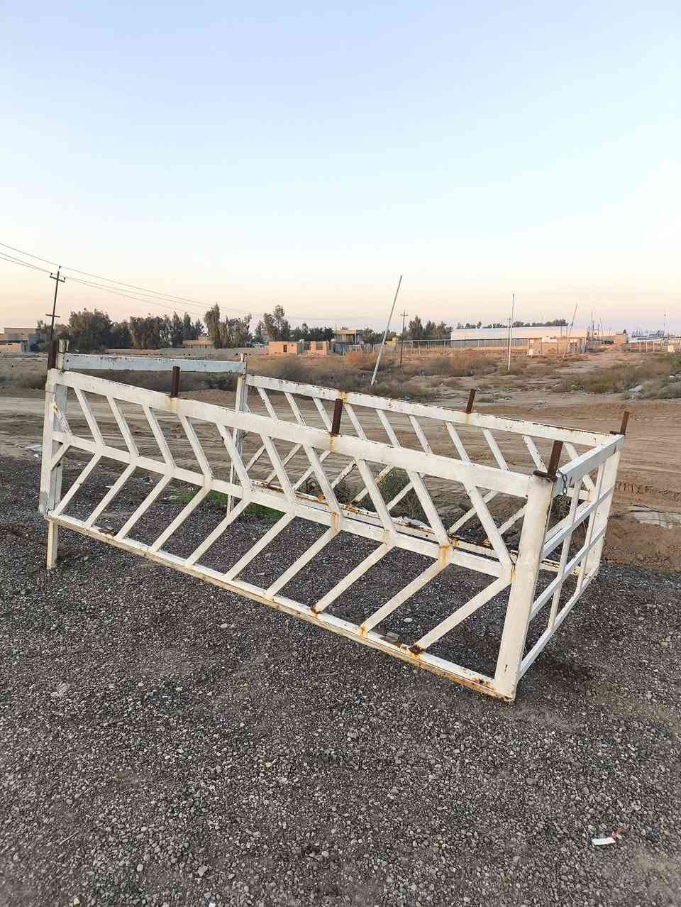 محجر مال كيا نثيه بي خياسات بسيطه 
***********
 ***********
العنوان طريق بغداد ديالى جديده الشط السعر 175 وبي مجال
