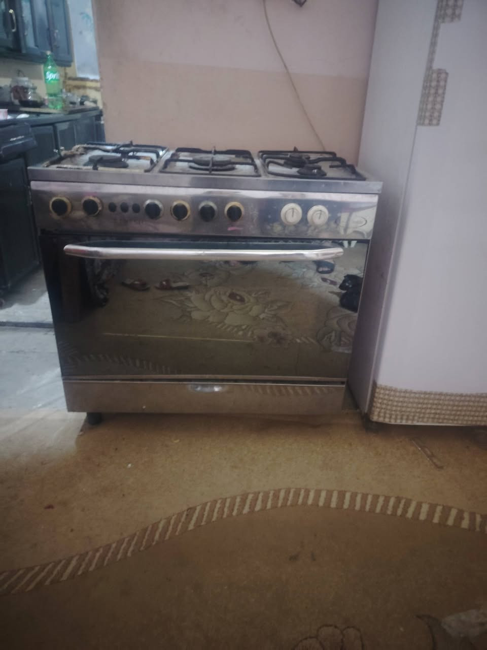 طباخ نضيف استيل كل عيب مابي ب١٠٠ وبي مجال ***********
