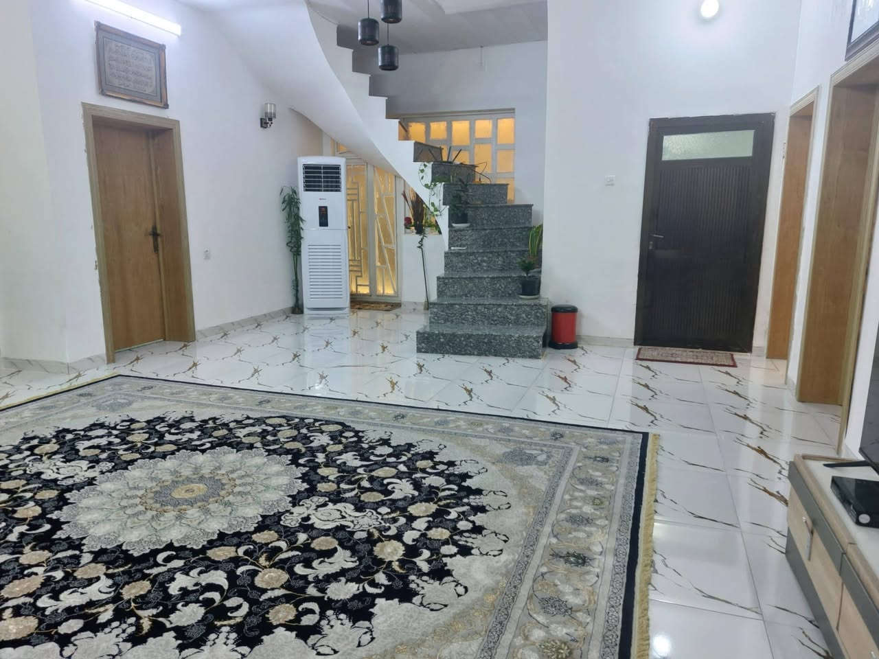 دار للبيع مساحته 200 م بالمعملجي بيت نظيفه مرتب السعر 300 وبي مجال 
‏‪0770 118 1249‬‏استفسار عن هذا الرقم اتصلوا عليه صاحب البيت
