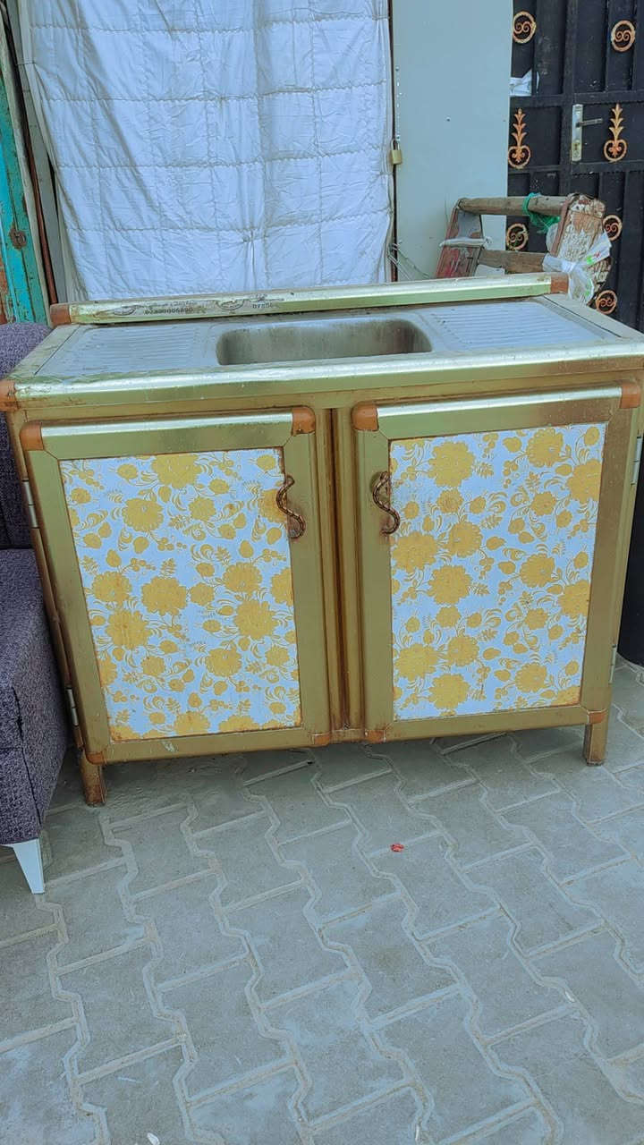 قنفه تركي تصير سرير  تسكام درجه اوله نظيفه وجاهزه السعر 90
سنكي متر نظيفه وجاهزه استيل اصلي السعر 50 وبي مجال 
ميز طعام جام نظيفه وجاهزه السعر 70 المكان نجف حي العسكري كبل شارع السبيس قرب السوق المخضر *********** واتساب
