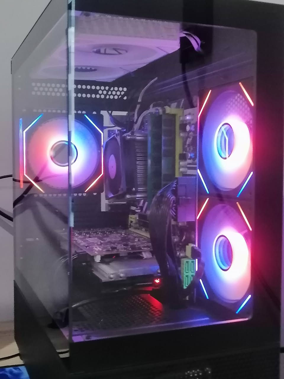 سيت اب كامل للبيع بالكارتون
مواصفات الحاسبة:

المعالج: Intel i7 4790K

الرام: 16 Gb DDR3 1600 MHz

البورد: Huananzhi H97-ZD3

كرت الشاشة: Biostar AMD RX-580 8G (مو نسخة ال2048SP)

تخزين 1: LEXAR 256 Gb M.2 NVME SSD

تخزين 2: Teamgroup 256 Gb SATA SSD

بور سبلاي: MASS 650W

كيس: Xigmatek Alphard M

نظام التشغيل: ويندوز 10

تكدر تشوف الأداء بالفيديوهات

اضافية: فان زيادة أسود RGB, فان زيادة أبيض بدون RGB, قطعة WiFi، قطعة Bluetooth, جميع براغي الكيس و ملحقات البورد و الخ.

الشاشة:BenQ Zowie XL2731

الدقة: 1080P

التردد: 144 Hz

الكيبورد: Redragon K617 Fizz

النوع:ميكانيكي Cherry red switches

كله يجيك بالكارتون، الحاسبة و الشاشة و الكيبورد، نظافة فول مثل ما تشوف بالصور، و السعر من الاخير. 

650 الف قفل...


**إذا كنت صاحب هذا الإعلان وتريد حذفه لأي سبب، رجاءا أرسل رسالة إلى الدعم الفني**