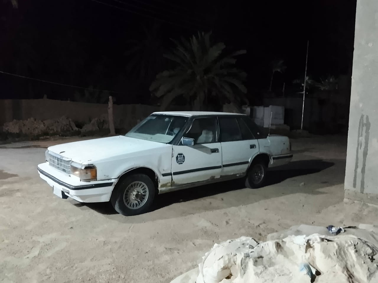 سوبر 85 للبيع مكينه وكير واكسن تخم تاير جديد باتري جديد حداديه جديده  كهربيات كلها شغاله دواخل حلوه رقم مثنى 
سعر 27 وبيها مجال 
مكان سوك شيوخ 
 للاستفسار
 ‏‪***********
***********
