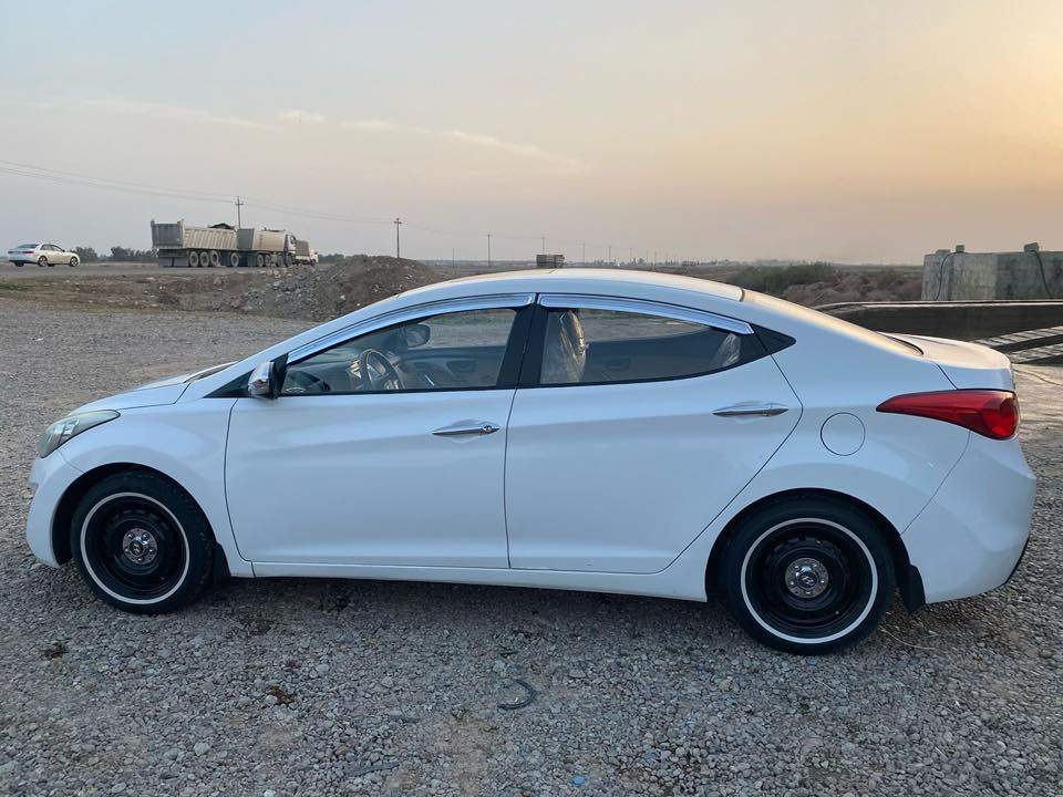 سلام عليكم 
النترا 2014 خليجي
سياره جديده داخل لونين 
سياره جاهزة حدادية  وتخم تاير وصدر امامي خافي
سياره بيه جنطه مبدله بلاد بدون اي داخل 
سياره فول للاخير عده البصمه
فتحه سقف كلشي موضحك بسونار
مكينه 1800 
مكان سيارة ديالى 
سعر 118 وبي مجال 
للاستفسار اكثر ‭0775 055 8859‬
